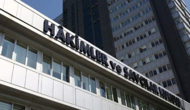 11 Hakim ve Savcı İhraç Edildi