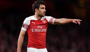 Fenerbahçe’nin gözdesi Sokratis transfere sıcak bakıyor