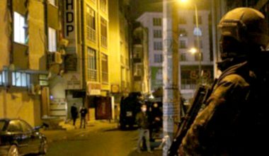 İstanbul’da HDP ilçe binasına polis baskını İstanbul’da HDP ilçe binasına polis baskını